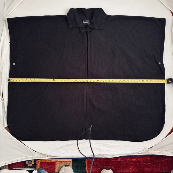 The Specialty House vintage 90s black fleece cape wrap - Picture 9 of 9